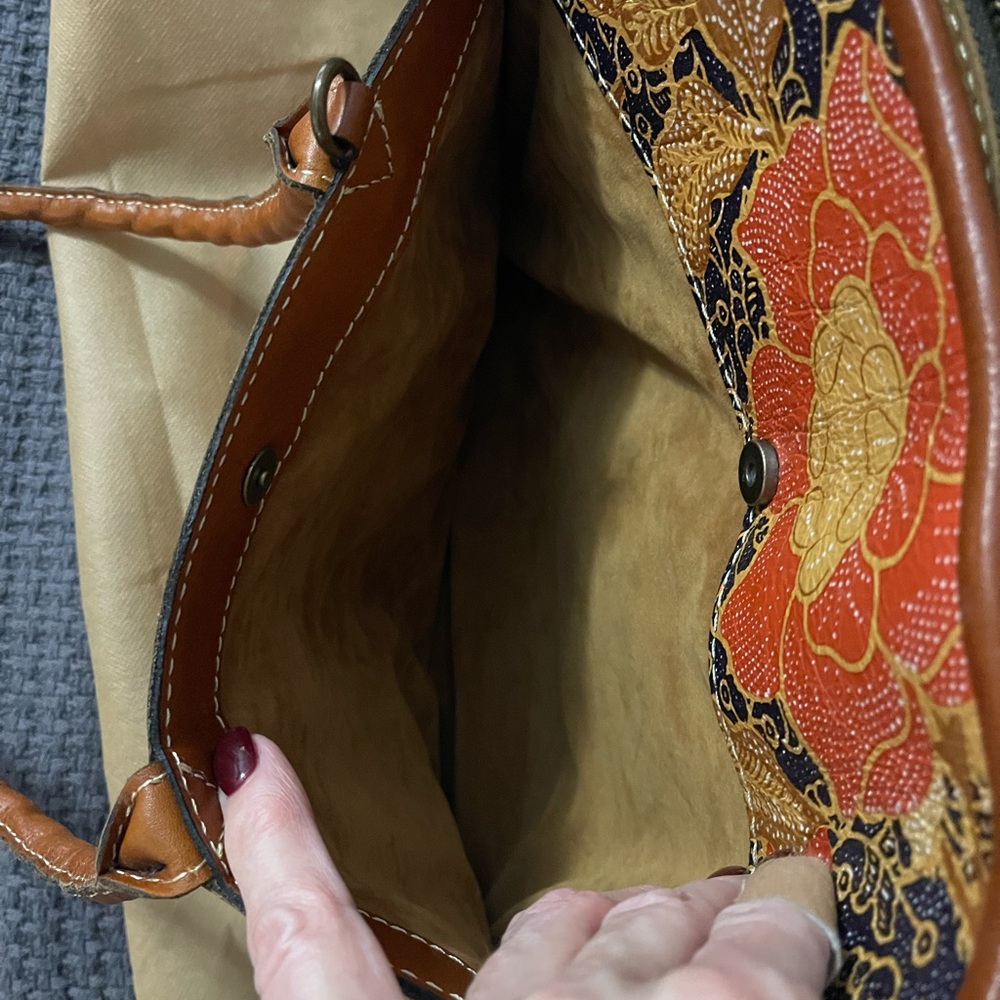 Like New Patricia Nash Floral Shoulder Bag in Orange and Black - Picture 10 of 10